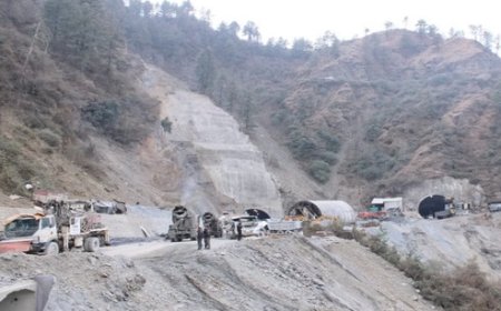 भट्ठाकुफर में सड़क धंसने के बाद फोरलेन निर्माण पर लगाई रोक हटाई,दिशा निर्देश जारी 