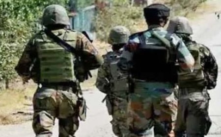 जम्मू-कश्मीर में कठुआ में आतंकवाद विरोधी अभियान के दौरान मुठभेड़ में एक पुलिस कर्मी घायल 