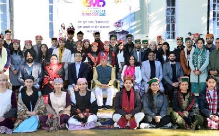 विकसित भारत यंग लीडर्स डायलॉग के चयनित प्रतिभागियों को राज्यपाल ने हरी झंडी दिखाकर किया रवाना  