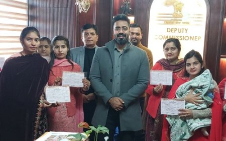 डीसी ने मुख्यमंत्री सुख-आश्रय योजना के तहत 10 लाभार्थियों को 60-60 हजार की एफडी की प्रदान  