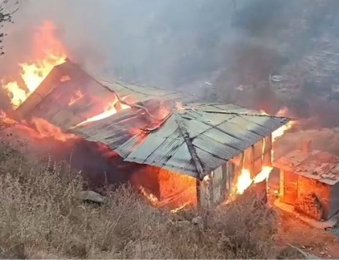 किन्नौर के नालिंग-2 गांव में दो मंजिला मकान में भीषण अग्निकांड,युवक ने भागकर बचाई जान  
