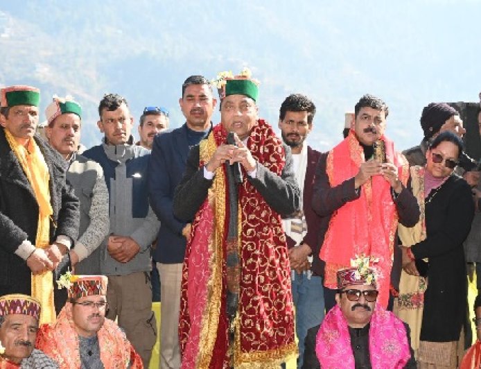 बंजार में उमड़ा आस्था का सैलाब: माँ वल्ले दुर्गा और महर्षि मार्कण्डेय के नवनिर्मित रथों की प्राण-प्रतिष्ठा में पहुंचे जयराम ठाकुर