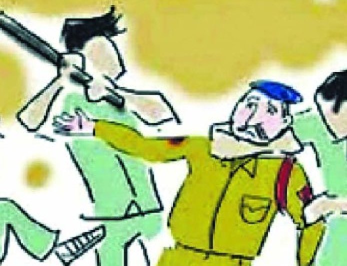 चरस तस्कर को दबोचने के बाद कार्रवाई में जुटी पुलिस टीम पर ग्रामीणों ने किया पथराव हमला,मामला दर्ज