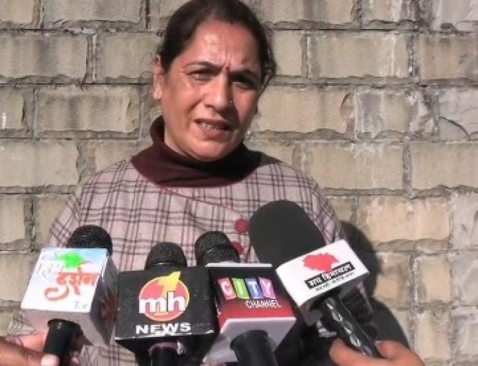 1500 की गारंटी पर सत्ता, 3 साल में जुमले और क्षेत्रवाद; कांग्रेस ने 28 लाख महिलाओं से किया खुला विश्वासघात : रमा ठाकुर 