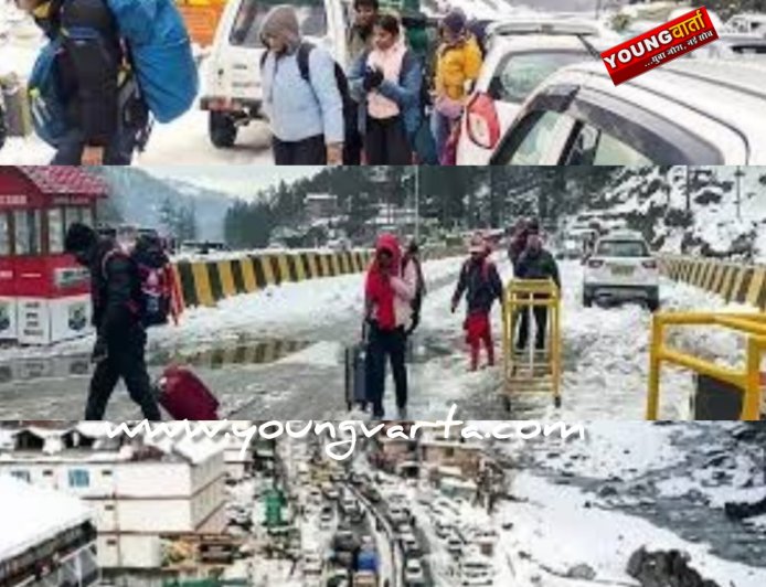 हिमाचल में मौसम ने ली करवट , मनाली में बर्फबारी से लगा लंबा ट्रैफिक जाम , सामान लेकर पैदल चलते दिखे सैलानी 
