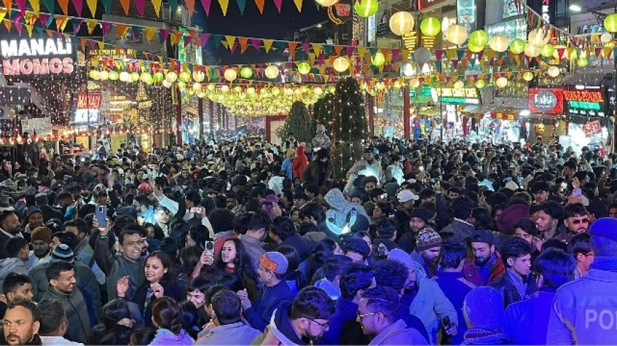 नव वर्ष पर देश-विदेश से आए सैलानियों के साथ हजारों की संख्या में युवाओं ने डीजे की धुनों पर नए साल का किया स्वागत  
