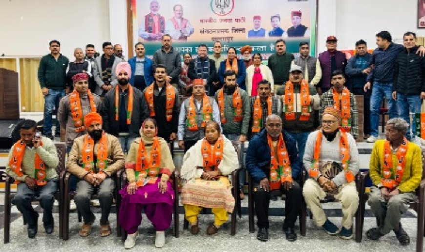 पालमपुर भाजपा का जयराम को जन्मदिन का तोहफा, हाथ छोड़ 16 कांग्रेसी परिवारों ने पकड़ा कमल