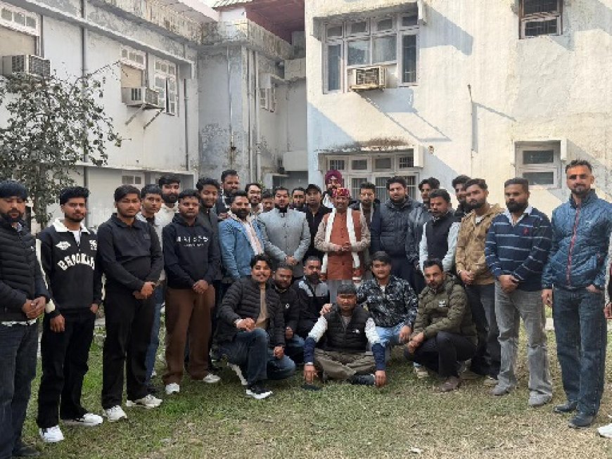 सुखराम चौधरी की अध्यक्षता में नघेता में कांग्रेस छोड़ भाजपा में शामिल हुए कई परिवार