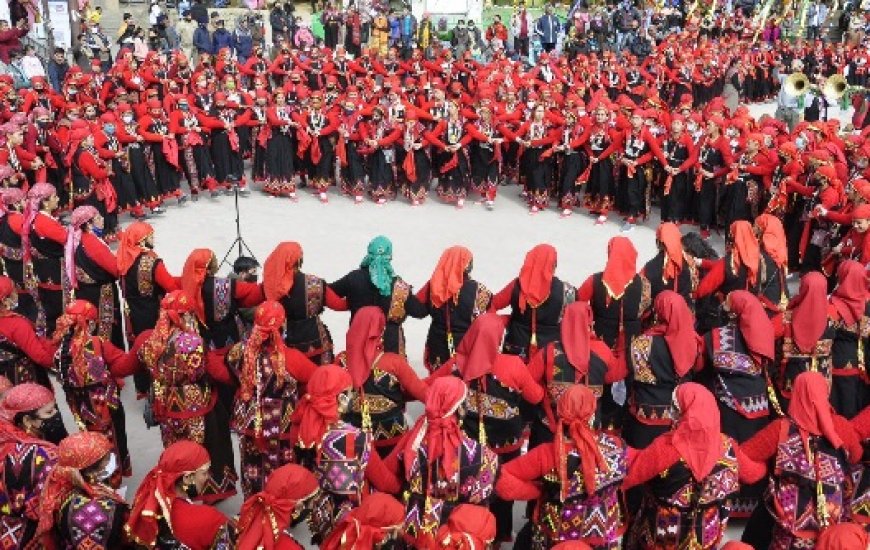 मनाली विंटर कार्निवल-2026 : 298 महिला मंडलों की 596 महिलाओं ने एक साथ नाटी डाली