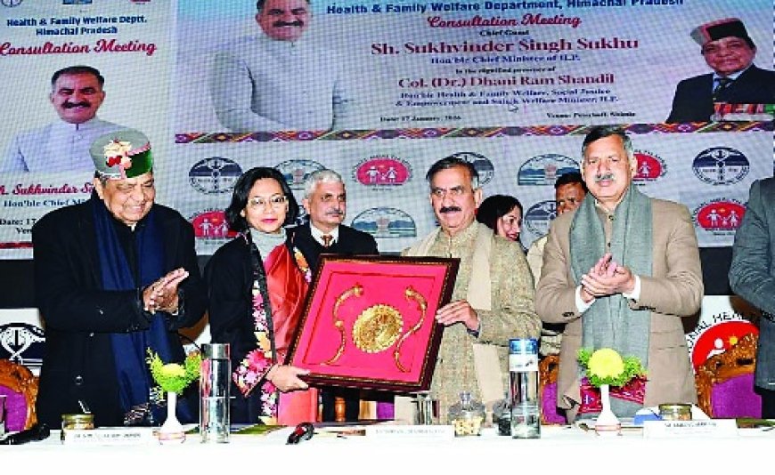 हिमाचल में चिकित्सा अधीक्षकों को 100 हिमकेयर कार्ड बनाने की शक्तियां की जाएंगी प्रदान 