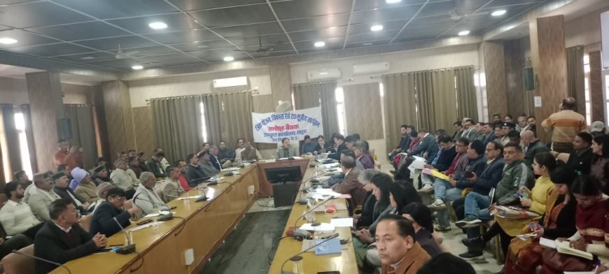 उद्योग मंत्री हर्षवर्धन चौहान ने जिला योजना , विकास एवं 20 सूत्रीय कार्यक्रम की समीक्षा बैठक ली 