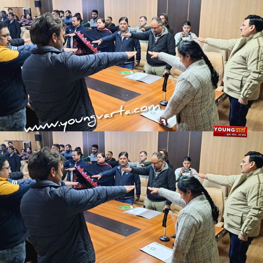 राष्ट्रीय मतदाता दिवस पर उपायुक्त कार्यालय में दिलाई गई मतदाता शपथ