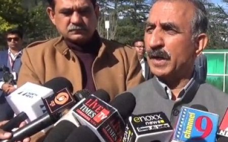 आरडीजी के बंद होने पर मचे सियासी घमासान के बीच सीएम सुक्खू दिल्ली दौरे पर रवाना