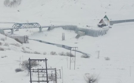 रोहतांग और शिंकुला दर्रा में हल्की बर्फबारी,फोर बाई फोर वाहनों के लिए बहाल होने से लोगों को मिलेंगी राहत  