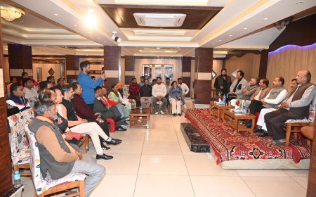 आरडीजी पर कोरी राजनीति और मित्रों पर खजाना लुटा रही कांग्रेस सरकार :  जयराम ठाकुर