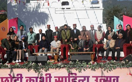 प्रथम लिटरेचर फेस्टिवल छोटी काशी साहित्य उत्सव में साहित्यिक सत्रों और गजल संध्या ने बांधा समां