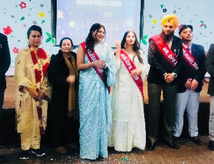 फतेह कंवर सिंह बने मिस्टर डीपीएस,हर्षिता शुक्ला के सर सजा मिस डीपीएस का खिताब