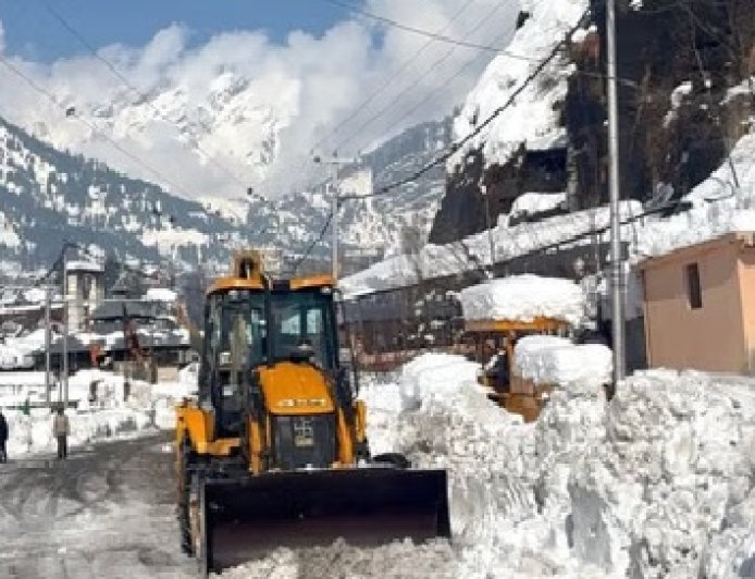 प्रदेश में आज से बारिश-बर्फबारी के आसार,डेढ़ फीट बर्फबारी होने से अटल टनल बंद 