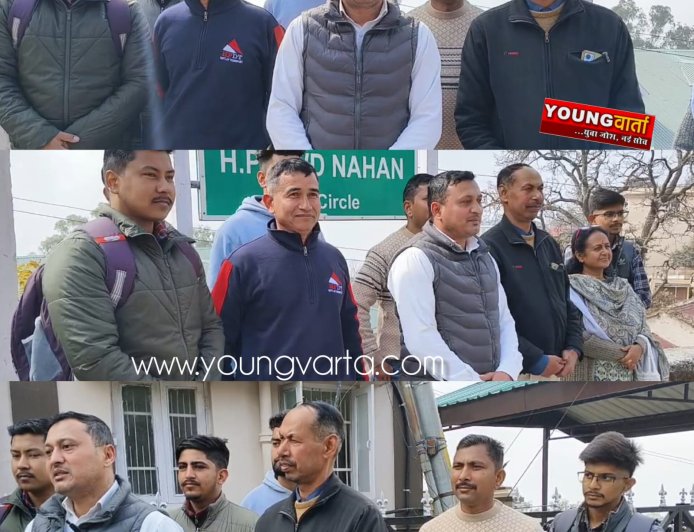 आजादी के 75 वर्ष के बाद भी नाहन पंचायत के लोग सड़क सुविधा से महरूम ,  समस्या को लेकर अधीक्षण अभियंता से मिले ग्रामीण 