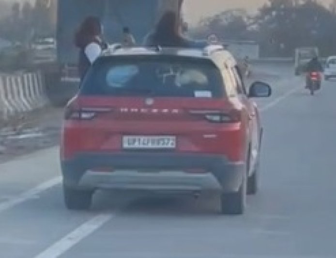 मंडी में चलती कार से हुड़दंग मचाना पर्यटकों को पड़ा भारी,3500 रुपये का काटा चालान