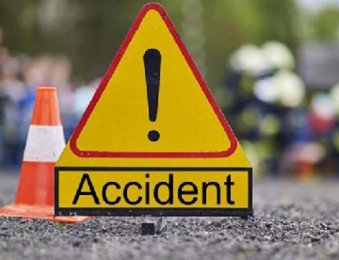 दर्दनाक : अनियंत्रित होकर गहरी खाई में गिरी बारात से लौट रही कार, हादसे में 1 की मौत, 2 घायल