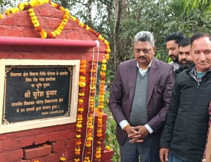 सुरेश कुमार ने धमरोला में सड़क का किया भूमि पूजन के दौरान लाखों की घोषणाएं भी कीं