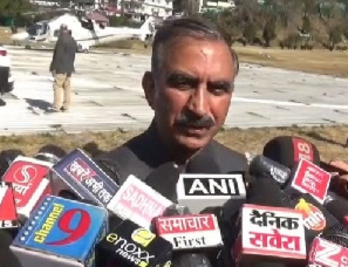 दिल्ली से लौटते ही सीएम का भाजपा नेताओं पर पलटवार, बोले उन्हें कोसने की बजाय पीएम से हिमाचल हित की करें बात  