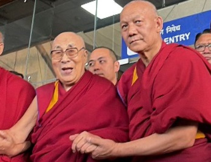तिब्बती धर्मगुरु महामहिम दलाईलामा दक्षिण भारत की दो महीनों की यात्रा के बाद लौटे धर्मशाला  