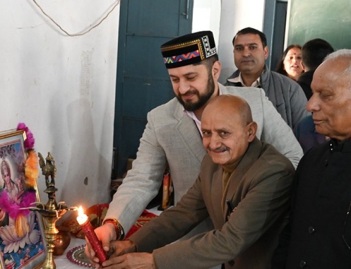 वरिष्ठ नागरिकों का जीवन अनुभव और युवाओं की ऊर्जा व नवीन सोच समाज के संतुलित एवं समग्र विकास के लिए आवश्यक : अपूर्व देवगन