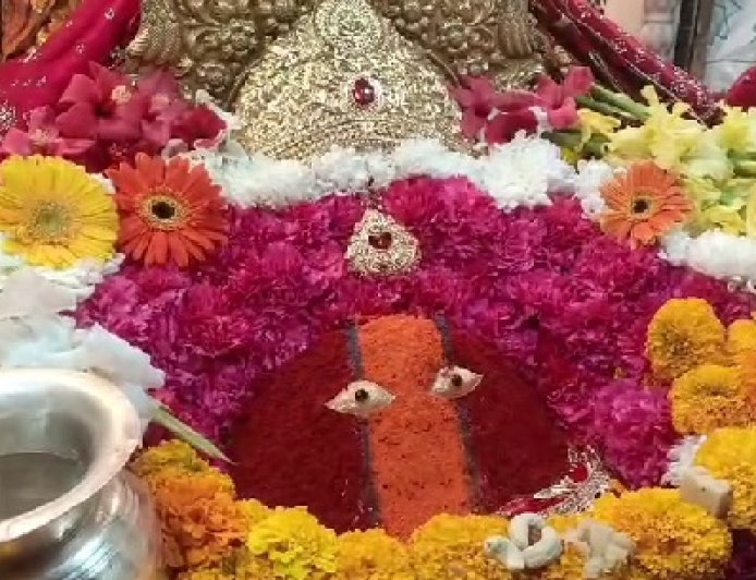 आस्था : पंजाब से आए श्रद्धालु ने माता चिंतपूर्णी मंदिर में 25 तोले सोने का मुकुट और टीका किया अर्पित  