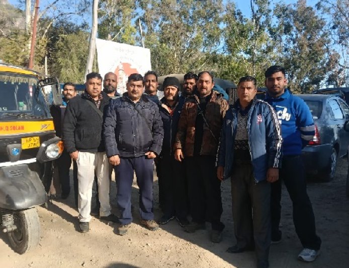 महाशिवरात्रि पर शूलिनी ऑटो रिक्शा यूनियन की मिसाल : हजारों श्रद्धालुओं को दी दो दिनों तक निःशुल्क सेवा