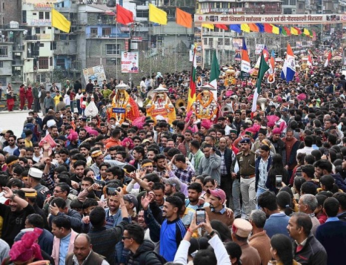 श्री राज माधो राय की अगवानी में निकली मंडी अंतरराष्ट्रीय शिवरात्रि महोत्सव की मध्य जलेब