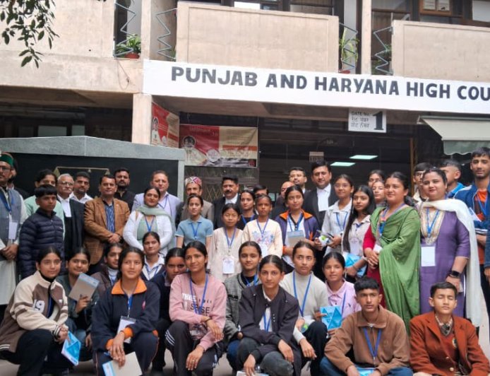 दो दिवसीय शैक्षणिक भ्रमण से लौटे छात्र बोले , लाभप्रद और अलौकिक रहा यात्रा का अनुभव 