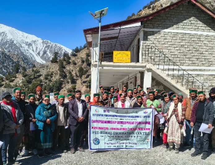 प्री-ग्रामीण उष्मायन केंद्र, राजकीय वरिष्ठ माध्यमिक विद्यालय, ग्याबुंग में उद्यमिता विकास कार्यक्रम का आयोजन