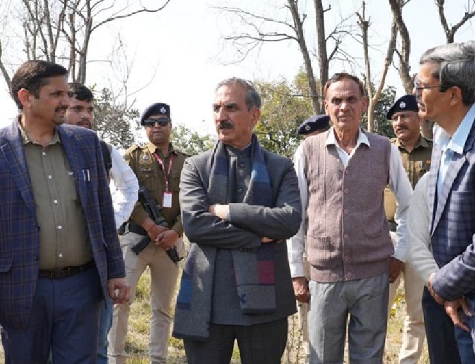 मुख्यमंत्री ने निर्माणाधीन जसकोट हेलीपोर्ट और बस अड्डा हमीरपुर का किया निरीक्षण