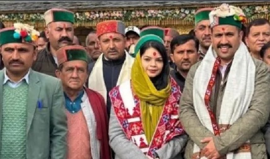 छात्रधारी चालदा महासू महाराज के दर्शन करने पहुंचे लोक निर्माण मंत्री विक्रमादित्य सिंह व उनकी धर्मपत्नी डॉ. अमरीन 