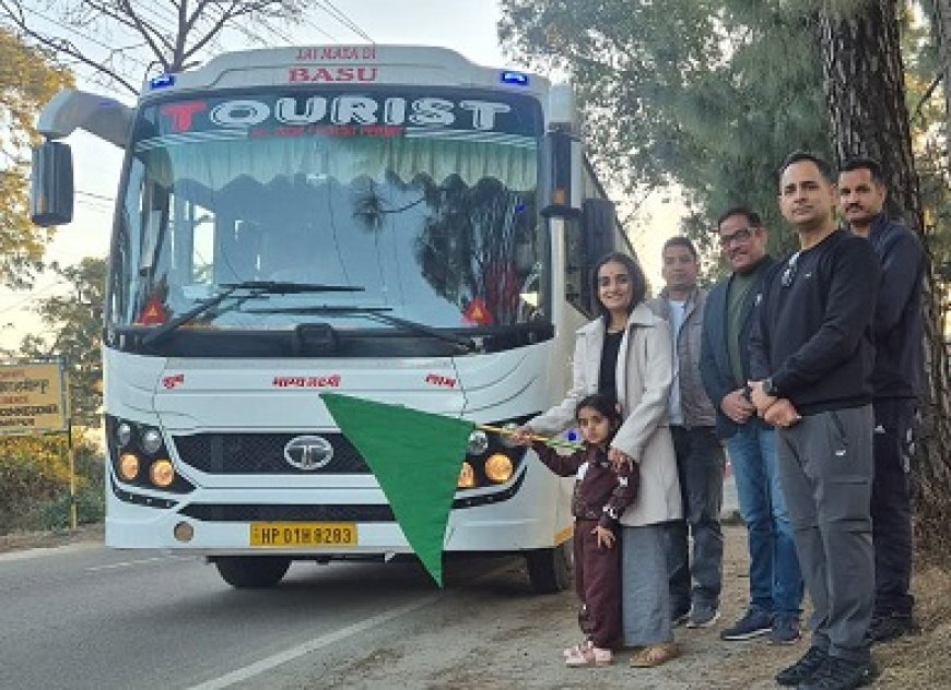 जयपुर के टूर पर निकले बाल आश्रम के बच्चे, डीसी गंधर्वा राठौड़ ने किया रवाना