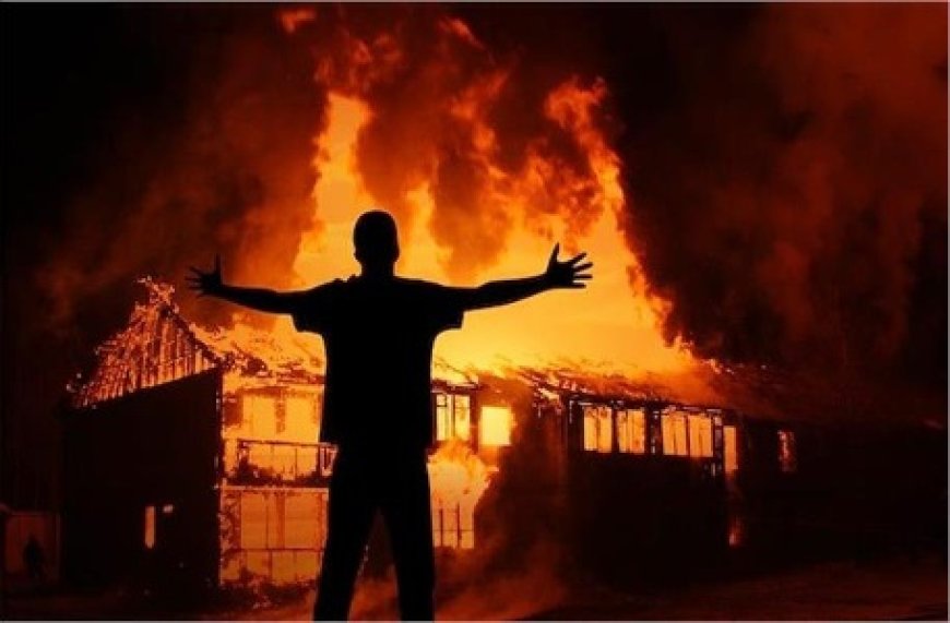 युवती ने शादी का प्रस्ताव ठुकराया तो सनकी युवक ने लड़की के घर में लगाई आग,गाड़ी में बैठकर युवक मौके से फरार  