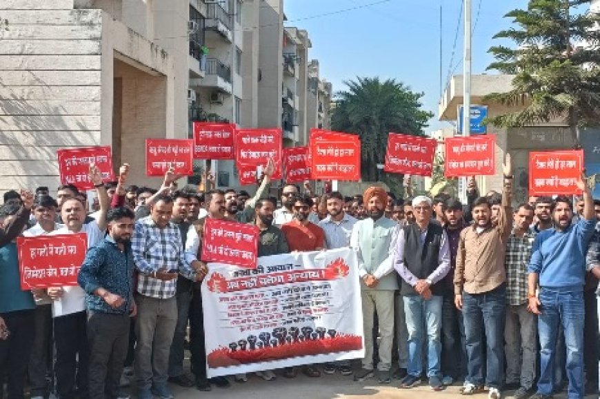 चक्का रोड़ ओर बद्दी की सड़कों की दुर्दशा के खिलाफ लोगों का जोरदार प्रदर्शन, लोग पलायन को मजबूर 