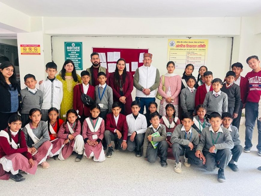 शैक्षणिक भ्रमण के दौरान विद्यार्थियों ने जाना औषधीय व सुगंधित पौधों का महत्व