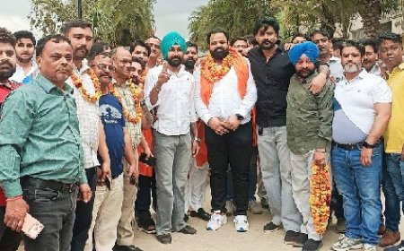 ओमैक्स पार्कवुड रेजिडेंट सोसाइटी के चुनाव में जसविंदर लक्की व देवेंद्र चौधरी की जीत