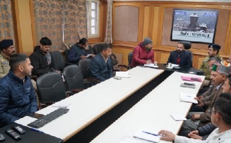 अभिभावक अपने बच्चों को लाइसेंस होल्डर होने से पूर्व न चलाने दें वाहन : उपायुक्त  