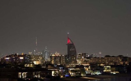 दुबई के निवासियों से सुरक्षित जगहों पर शरण लेने का आग्रह, मोबाइल पर अलर्ट जारी 