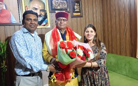 राजपुर विधायक एवं कैबिनेट मंत्री खजान दास को मंत्री पद मिलने पर भाजपा नेता बचना शर्मा एवं कार्यकर्ताओं ने दी बधाई 