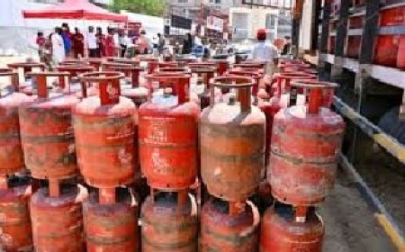 एलपीजी एवं पेट्रोलियम उत्पादों की आपूर्ति सामान्य, कालाबाजारी व जमाखोरी पर कड़ी निगरानी