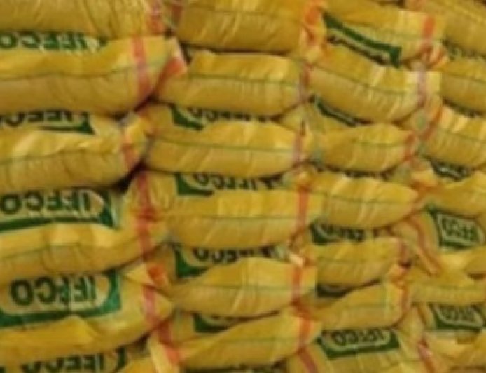 प्रदेश में हाथोंहाथ बिक रही यूरिया खाद,किसानों और बागवानों के लिए इफको विक्रय केंद्र में खाद उपलब्ध