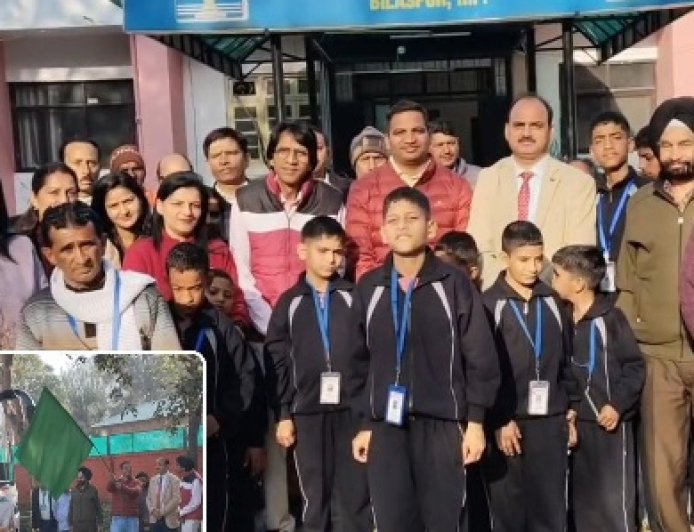 विशेष बच्चों एवं वरिष्ठ नागरिकों के दल को दो दिवसीय एक्सपोजर विजिट के लिए डीसी ने हरी झंडी दिखाकर किया रवाना  