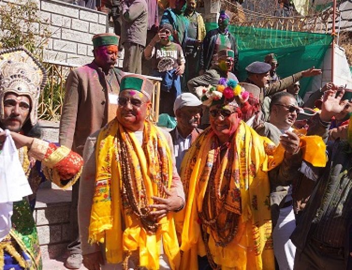 राजस्व मंत्री ने सांगला वैली के जिला स्तरीय होली उत्सव के समापन समारोह में की शिरकत