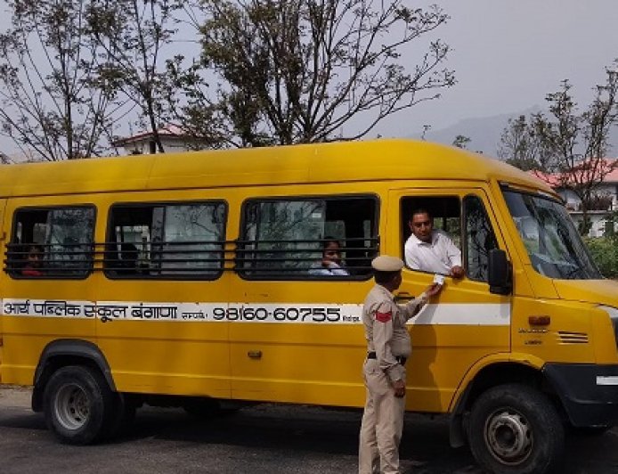 स्कूली बच्चों की सुरक्षा को लेकर बसों की जांच, 87 वाहनों के जांचे दस्तावेज  