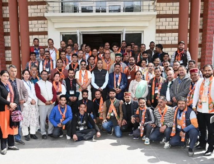 पूर्व मुख्यमंत्री एवं नेता प्रतिपक्ष जयराम ठाकुर का थुनाग में कार्यकर्ताओं से आह्वान कांग्रेस के झूठे प्रचार का दें मुंहतोड़ जवाब 